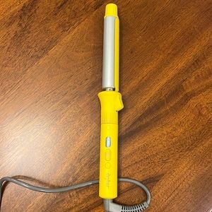 Drybar curling 3 day bender 1 inch barrell $70 or best offer! In GREAT condition